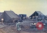 Immagine di Noi di terza divisione Marine armorers riparazione di armi di piccolo calibro Iwo Jima, 1945, secondo 19 filmato di repertorio 65675064084