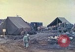 Immagine di Noi di terza divisione Marine armorers riparazione di armi di piccolo calibro Iwo Jima, 1945, secondo 20 filmato di repertorio 65675064084