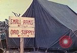 Immagine di Noi di terza divisione Marine armorers riparazione di armi di piccolo calibro Iwo Jima, 1945, secondo 24 filmato di repertorio 65675064084