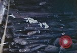 Immagine di Noi di terza divisione Marine armorers riparazione di armi di piccolo calibro Iwo Jima, 1945, secondo 49 filmato di repertorio 65675064084