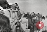Standbild jugoslawischen und griechische Flüchtlinge Ägypten, 1945, aus Sekunde 49 historischem Filmmaterial Videoclip 65675064105