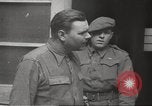 Standbild KZ Bergen-Belsen Deutschland, 1945, aus Sekunde 3 historischem Filmmaterial Videoclip 65675064129