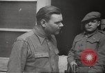Standbild KZ Bergen-Belsen Deutschland, 1945, aus Sekunde 4 historischem Filmmaterial Videoclip 65675064129