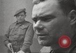 Standbild KZ Bergen-Belsen Deutschland, 1945, aus Sekunde 6 historischem Filmmaterial Videoclip 65675064129