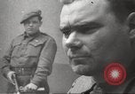Standbild KZ Bergen-Belsen Deutschland, 1945, aus Sekunde 10 historischem Filmmaterial Videoclip 65675064129