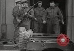 Standbild KZ Bergen-Belsen Deutschland, 1945, aus Sekunde 12 historischem Filmmaterial Videoclip 65675064129