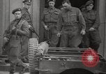 Standbild KZ Bergen-Belsen Deutschland, 1945, aus Sekunde 13 historischem Filmmaterial Videoclip 65675064129