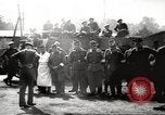 Standbild KZ Bergen-Belsen Deutschland, 1945, aus Sekunde 23 historischem Filmmaterial Videoclip 65675064129