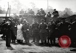 Standbild KZ Bergen-Belsen Deutschland, 1945, aus Sekunde 27 historischem Filmmaterial Videoclip 65675064129