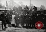 Standbild KZ Bergen-Belsen Deutschland, 1945, aus Sekunde 30 historischem Filmmaterial Videoclip 65675064129