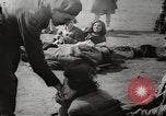 Standbild KZ Bergen-Belsen Deutschland, 1945, aus Sekunde 55 historischem Filmmaterial Videoclip 65675064129