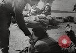 Standbild KZ Bergen-Belsen Deutschland, 1945, aus Sekunde 60 historischem Filmmaterial Videoclip 65675064129