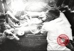 Image le camp de concentration de Bergen-Belsen Allemagne, 1945, de la seconde 1 séquences d'archives historiques vidéo 65675064130