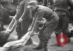Image le camp de concentration de Bergen-Belsen Allemagne, 1945, de la seconde 13 séquences d'archives historiques vidéo 65675064130