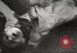 Image le camp de concentration de Bergen-Belsen Allemagne, 1945, de la seconde 16 séquences d'archives historiques vidéo 65675064130