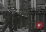Standbild Arzt Chaineizmann London England Vereinigtes Königreich, 1944, aus Sekunde 24 historischem Filmmaterial Videoclip 65675064200