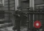 Standbild Arzt Chaineizmann London England Vereinigtes Königreich, 1944, aus Sekunde 25 historischem Filmmaterial Videoclip 65675064200