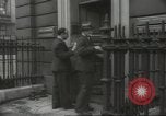 Standbild Arzt Chaineizmann London England Vereinigtes Königreich, 1944, aus Sekunde 26 historischem Filmmaterial Videoclip 65675064200