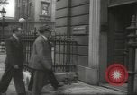 Standbild Arzt Chaineizmann London England Vereinigtes Königreich, 1944, aus Sekunde 31 historischem Filmmaterial Videoclip 65675064200