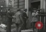 Standbild Arzt Chaineizmann London England Vereinigtes Königreich, 1944, aus Sekunde 33 historischem Filmmaterial Videoclip 65675064200