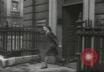Standbild Arzt Chaineizmann London England Vereinigtes Königreich, 1944, aus Sekunde 38 historischem Filmmaterial Videoclip 65675064200