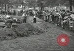 Immagine di Lavoratori trincea di scavo Londra Inghilterra Regno Unito, 1938, secondo 14 filmato di repertorio 65675064221