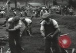 Immagine di Lavoratori trincea di scavo Londra Inghilterra Regno Unito, 1938, secondo 21 filmato di repertorio 65675064221