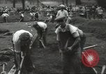 Immagine di Lavoratori trincea di scavo Londra Inghilterra Regno Unito, 1938, secondo 22 filmato di repertorio 65675064221