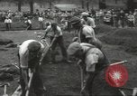 Immagine di Lavoratori trincea di scavo Londra Inghilterra Regno Unito, 1938, secondo 24 filmato di repertorio 65675064221