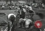 Immagine di Lavoratori trincea di scavo Londra Inghilterra Regno Unito, 1938, secondo 25 filmato di repertorio 65675064221