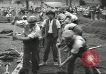Immagine di Lavoratori trincea di scavo Londra Inghilterra Regno Unito, 1938, secondo 26 filmato di repertorio 65675064221