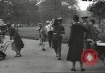 Immagine di Lavoratori trincea di scavo Londra Inghilterra Regno Unito, 1938, secondo 44 filmato di repertorio 65675064221