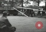 Immagine di Lavoratori trincea di scavo Londra Inghilterra Regno Unito, 1938, secondo 46 filmato di repertorio 65675064221