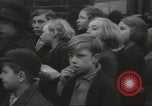 Standbild Kinder evakuiert London England Vereinigtes Königreich, 1939, aus Sekunde 4 historischem Filmmaterial Videoclip 65675064222