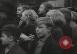 Standbild Kinder evakuiert London England Vereinigtes Königreich, 1939, aus Sekunde 8 historischem Filmmaterial Videoclip 65675064222