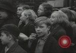 Standbild Kinder evakuiert London England Vereinigtes Königreich, 1939, aus Sekunde 9 historischem Filmmaterial Videoclip 65675064222