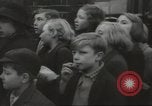 Standbild Kinder evakuiert London England Vereinigtes Königreich, 1939, aus Sekunde 10 historischem Filmmaterial Videoclip 65675064222