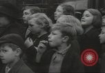 Standbild Kinder evakuiert London England Vereinigtes Königreich, 1939, aus Sekunde 12 historischem Filmmaterial Videoclip 65675064222
