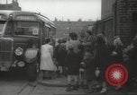 Standbild Kinder evakuiert London England Vereinigtes Königreich, 1939, aus Sekunde 13 historischem Filmmaterial Videoclip 65675064222