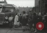Standbild Kinder evakuiert London England Vereinigtes Königreich, 1939, aus Sekunde 14 historischem Filmmaterial Videoclip 65675064222