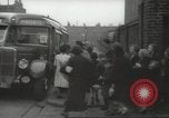 Standbild Kinder evakuiert London England Vereinigtes Königreich, 1939, aus Sekunde 17 historischem Filmmaterial Videoclip 65675064222