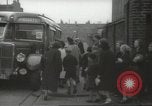 Standbild Kinder evakuiert London England Vereinigtes Königreich, 1939, aus Sekunde 18 historischem Filmmaterial Videoclip 65675064222