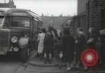 Standbild Kinder evakuiert London England Vereinigtes Königreich, 1939, aus Sekunde 19 historischem Filmmaterial Videoclip 65675064222