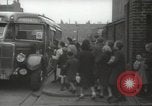 Standbild Kinder evakuiert London England Vereinigtes Königreich, 1939, aus Sekunde 20 historischem Filmmaterial Videoclip 65675064222