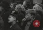 Standbild Kinder evakuiert London England Vereinigtes Königreich, 1939, aus Sekunde 27 historischem Filmmaterial Videoclip 65675064222