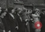 Standbild Kinder evakuiert London England Vereinigtes Königreich, 1939, aus Sekunde 30 historischem Filmmaterial Videoclip 65675064222