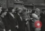 Standbild Kinder evakuiert London England Vereinigtes Königreich, 1939, aus Sekunde 32 historischem Filmmaterial Videoclip 65675064222