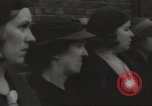 Standbild Kinder evakuiert London England Vereinigtes Königreich, 1939, aus Sekunde 37 historischem Filmmaterial Videoclip 65675064222