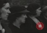 Standbild Kinder evakuiert London England Vereinigtes Königreich, 1939, aus Sekunde 39 historischem Filmmaterial Videoclip 65675064222