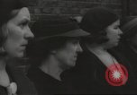 Standbild Kinder evakuiert London England Vereinigtes Königreich, 1939, aus Sekunde 45 historischem Filmmaterial Videoclip 65675064222